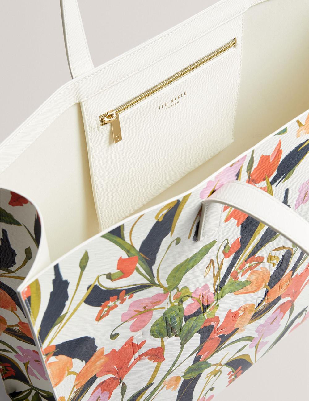 Women Ted Baker FLORISH - Floral Print PU Leather Wide Tote Bags Cream | VPQO73150