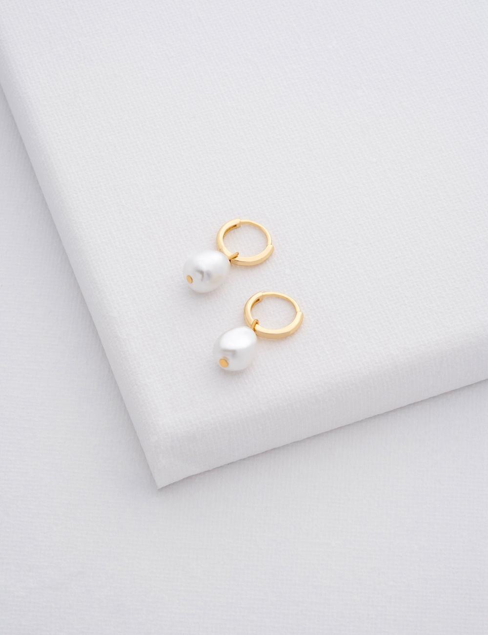 Women Ted Baker PERIAA - Pearl Drop Pendant Huggie Earrings Gold | IBRT32681